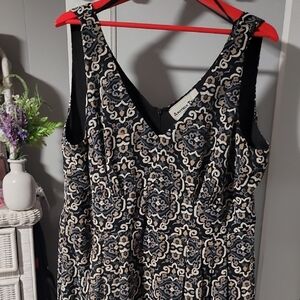 Chic Black and Cream Sleeveless V-Neck Midi Dress